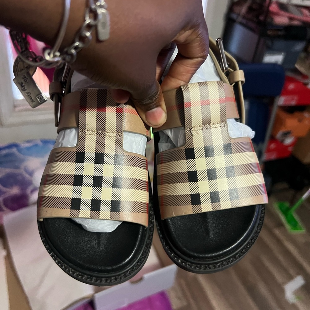 Burberry Sandals; girls